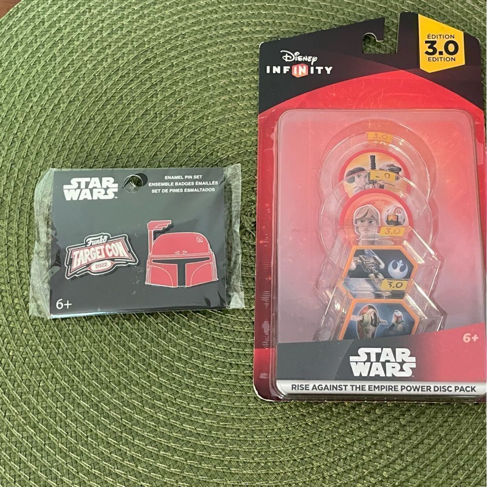 Star Wars Disney Infinity 3.0 Power Disc Pack and Enamel Pin Set  NWT